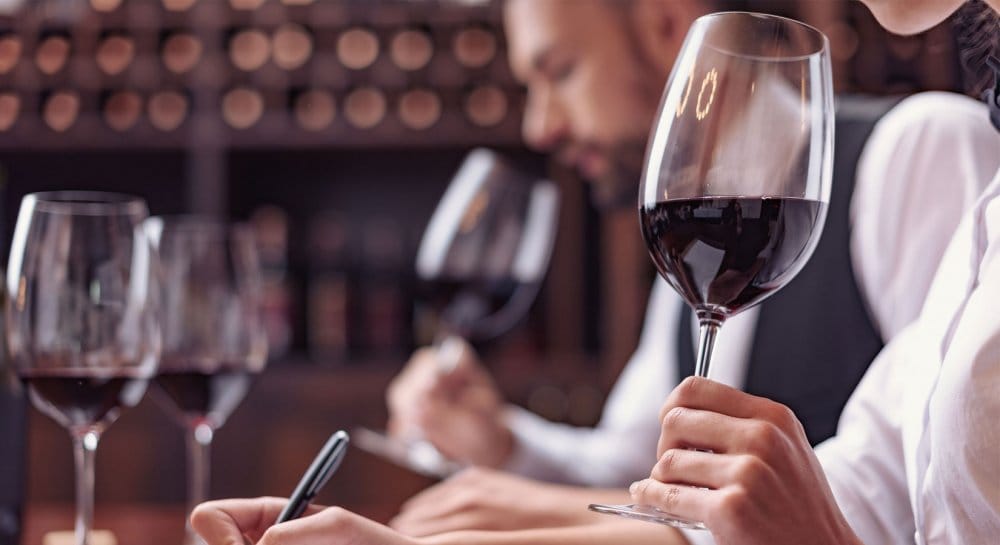 Quelle formation faire pour devenir sommelier ? Diplômes, parcours et conseils