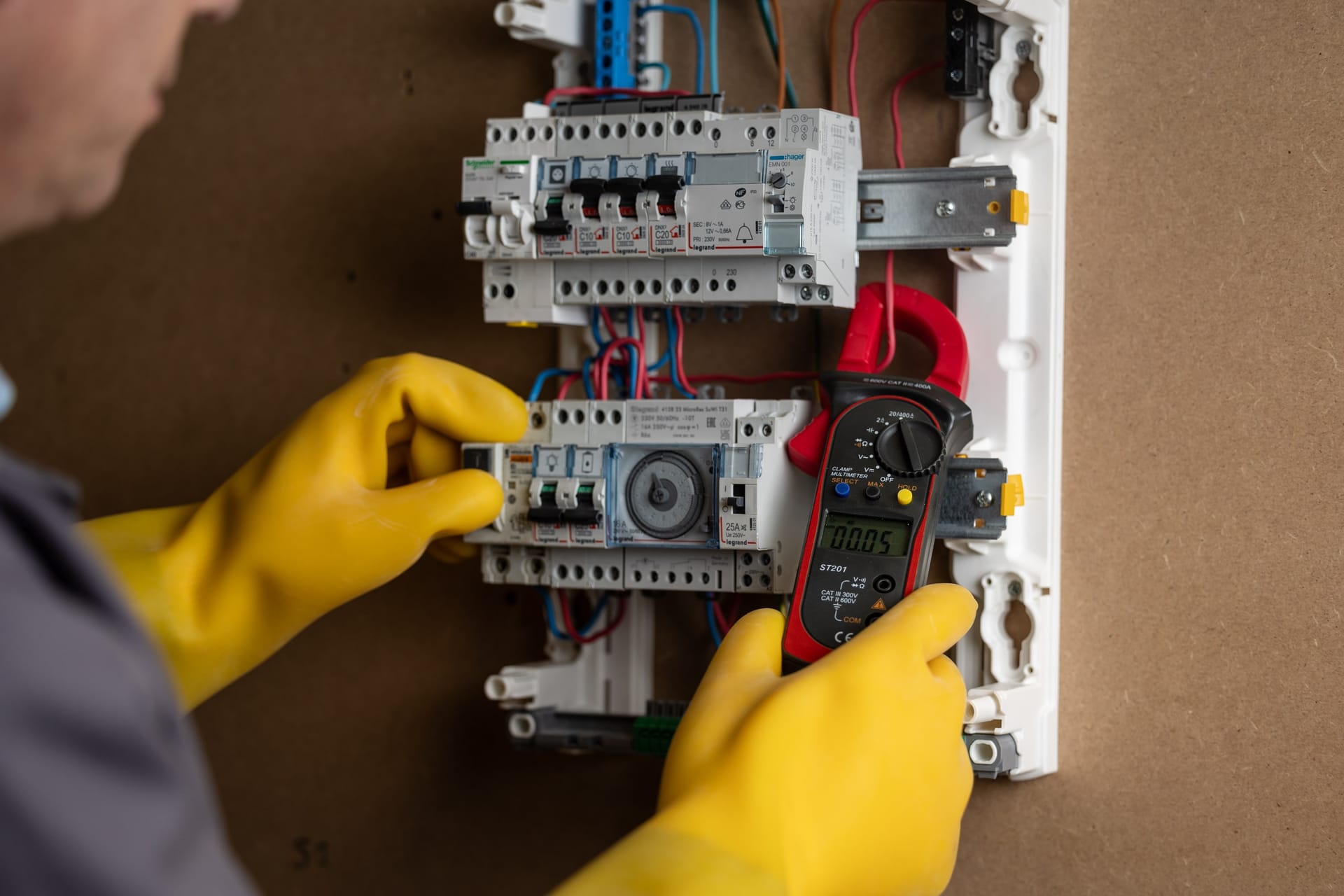 Les carrières professionnelles dans l’électricité avec un CAP