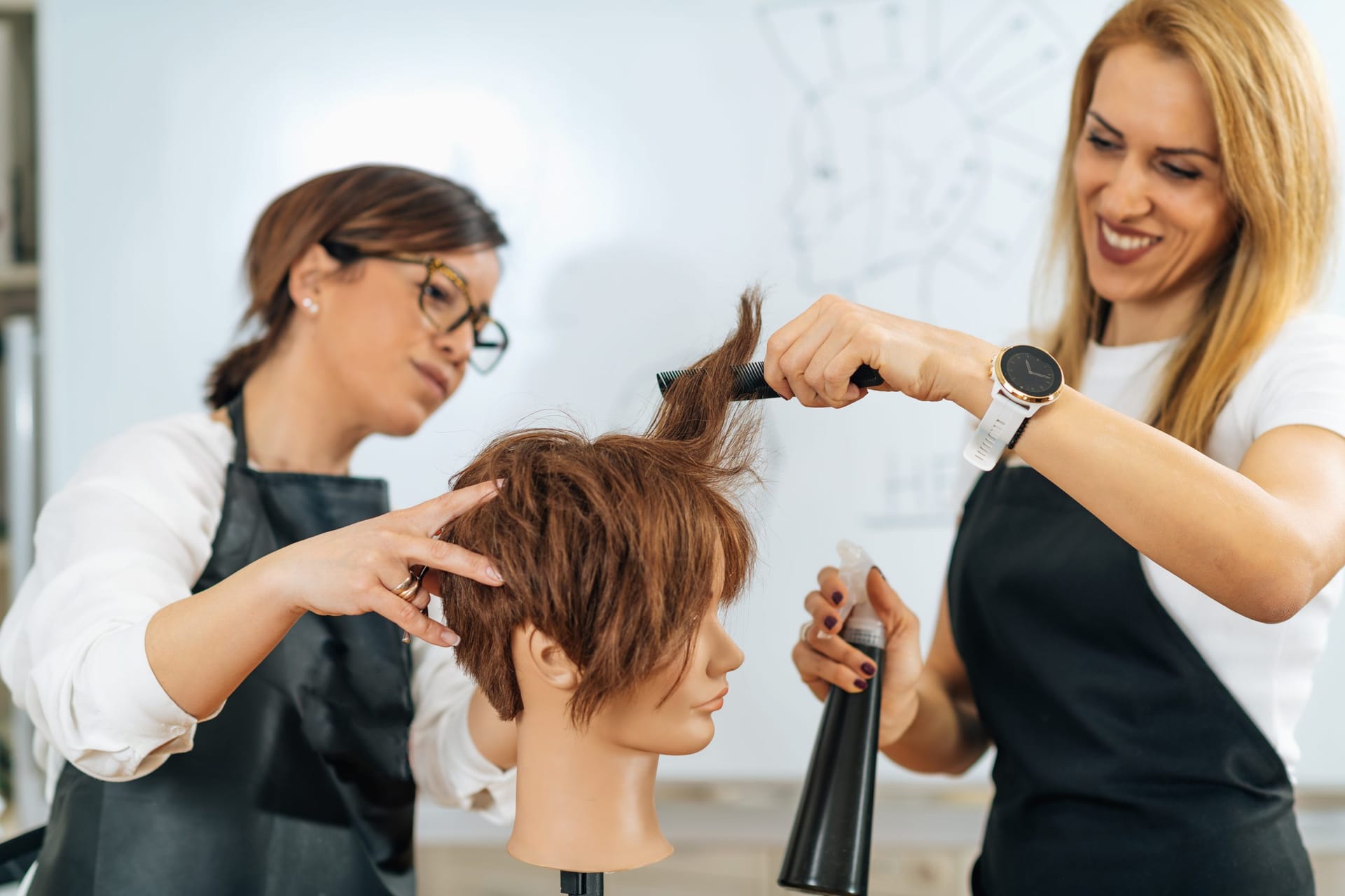 Les carrières professionnelles dans la coiffure 