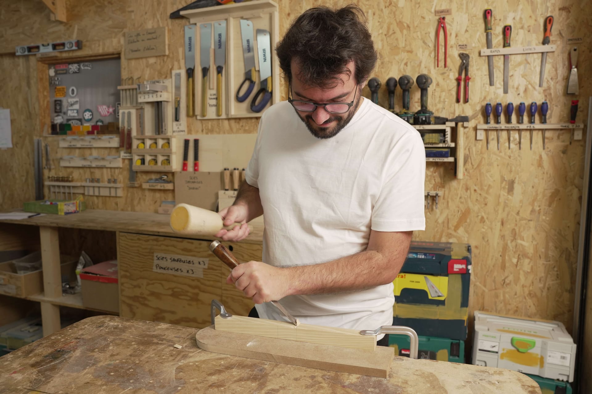 Reconversion dans la menuiserie : guide et formation